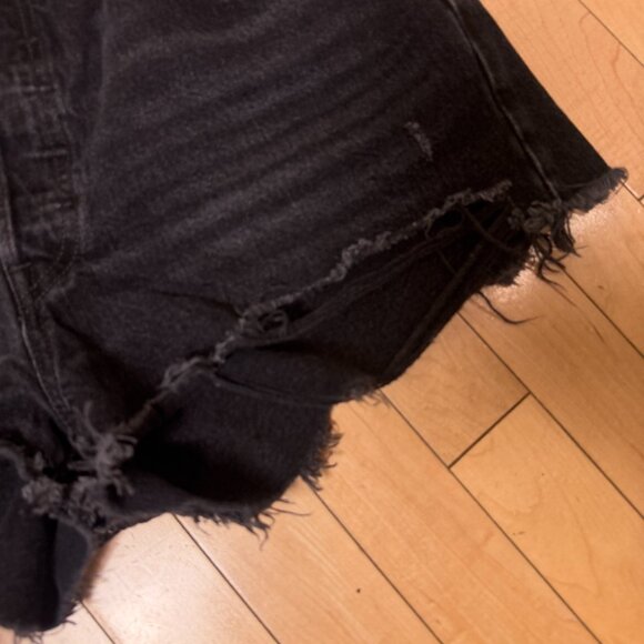 LEVI'S PREMIUM Black Denim Jean Shorts Size 33 Button Fly - Picture 4 of 10